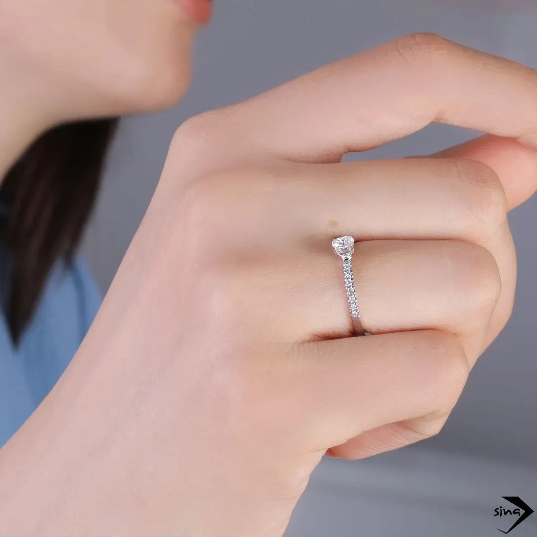 0,27 Karat Oval Kesim Tektaş Pırlanta Yüzük