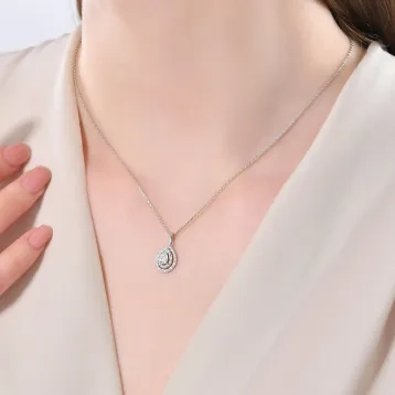 0,33 Karat Damla Pırlanta Kolye
