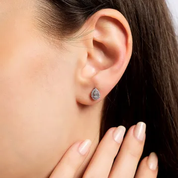 0,18 Karat Damla Form Pırlantalı Küpe
