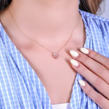 0,01 Karat Pırlanta Altın Yonca Kolye