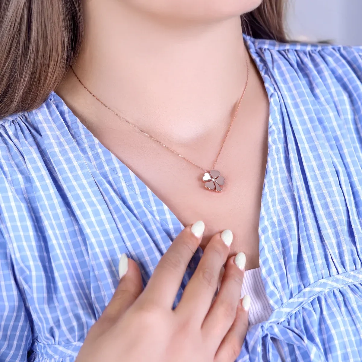 0,02 Karat Pırlanta Altın Yonca Kolye