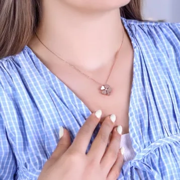 0,02 Karat Pırlanta Altın Yonca Kolye