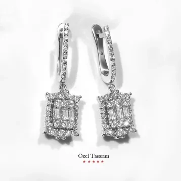 1,16 Karat Pırlantalı Baget Küpe