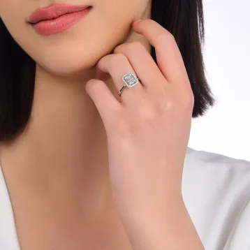 0,31 Karat Pırlantalı Baget Yüzük