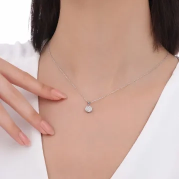0,24 Karat Baget Pırlantalı Kolye