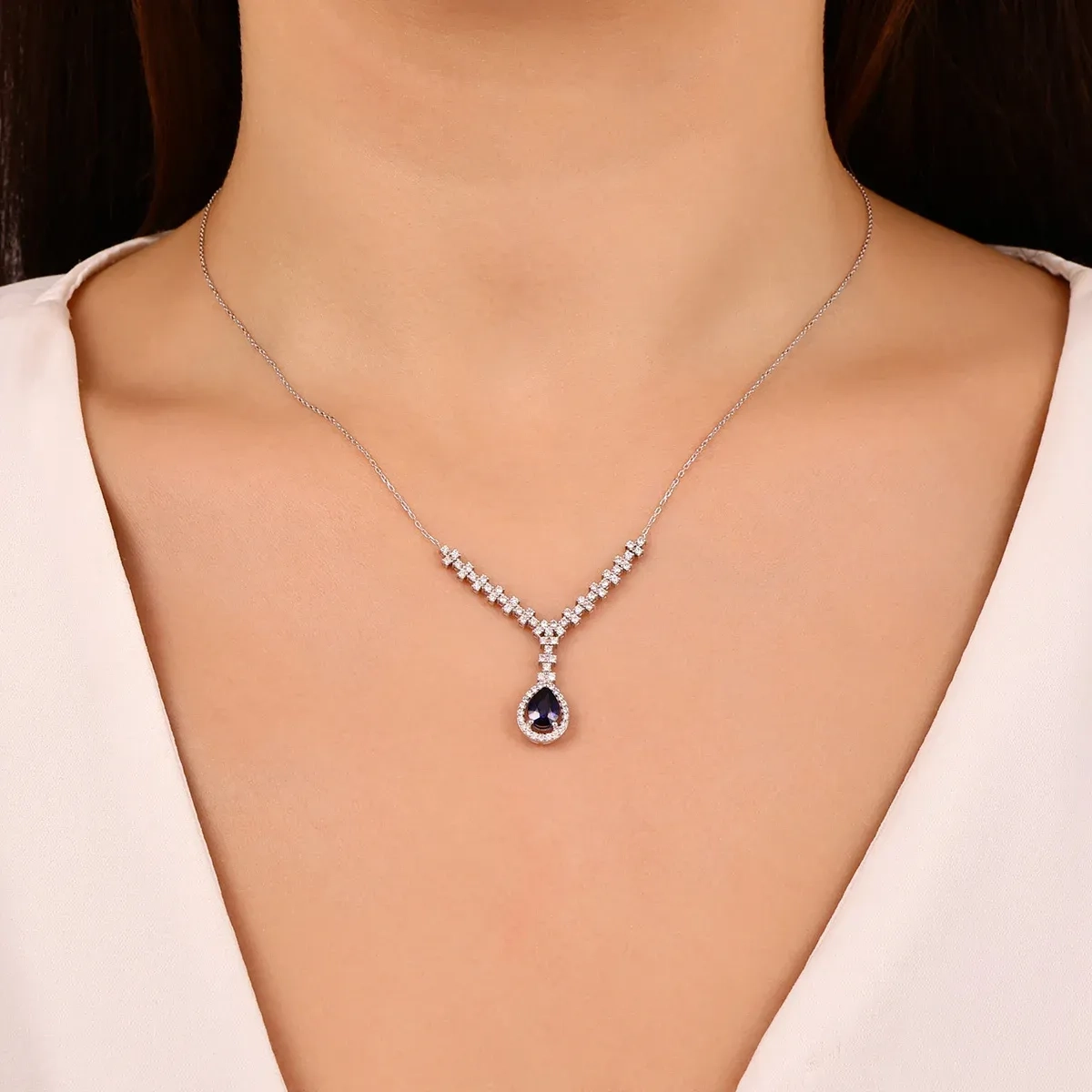 1,28 Karat Pırlantalı Renkli Taşlı Kolye
