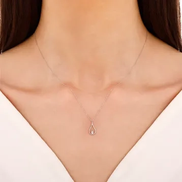 0,01 Karat Pırlanta Trend Tasarım Kolye