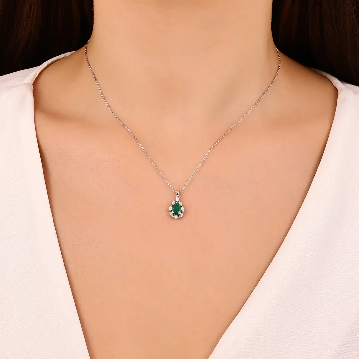 0,67 Karat Pırlantalı Renkli Taşlı Kolye