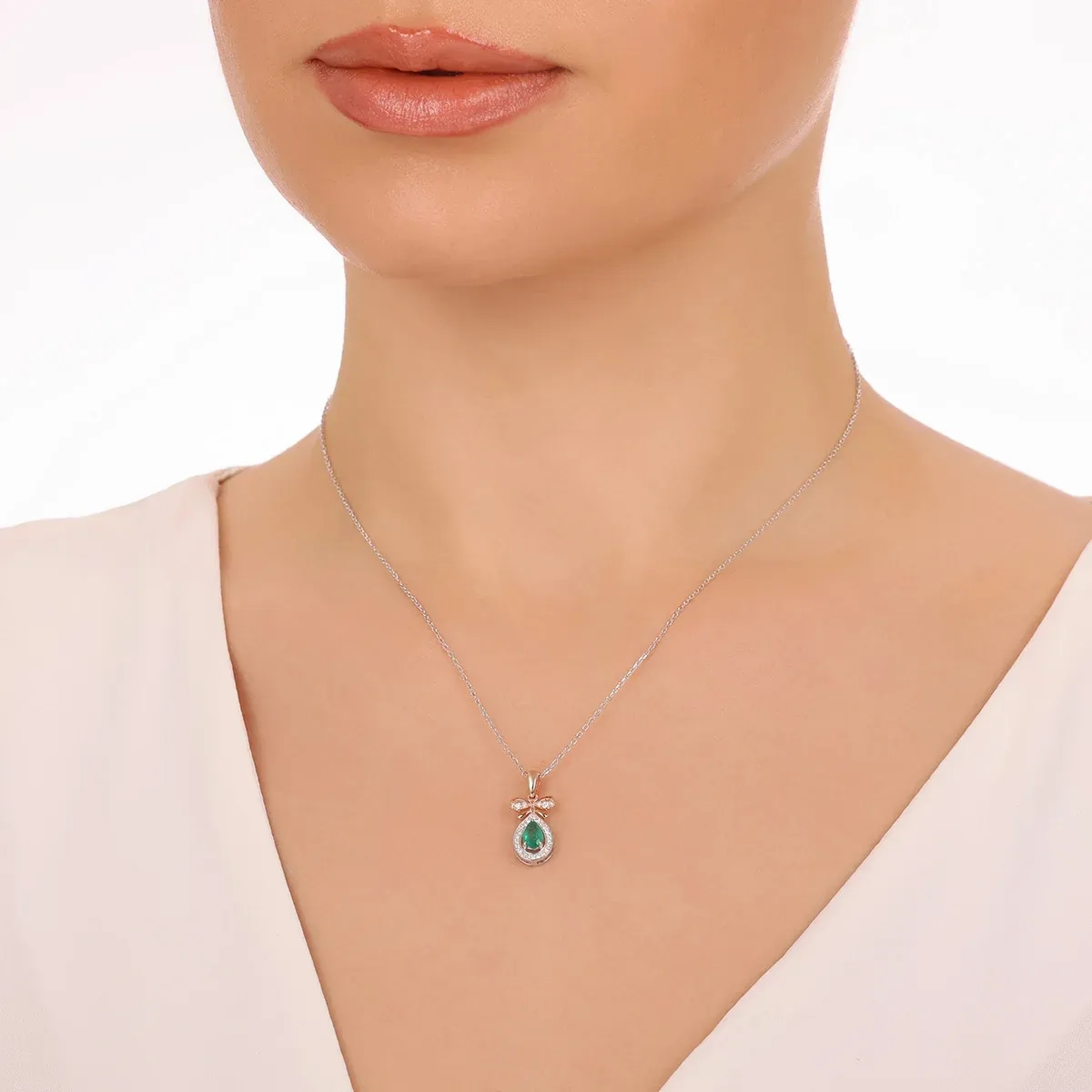 0,57 Karat Pırlantalı Renkli Taşlı Kolye