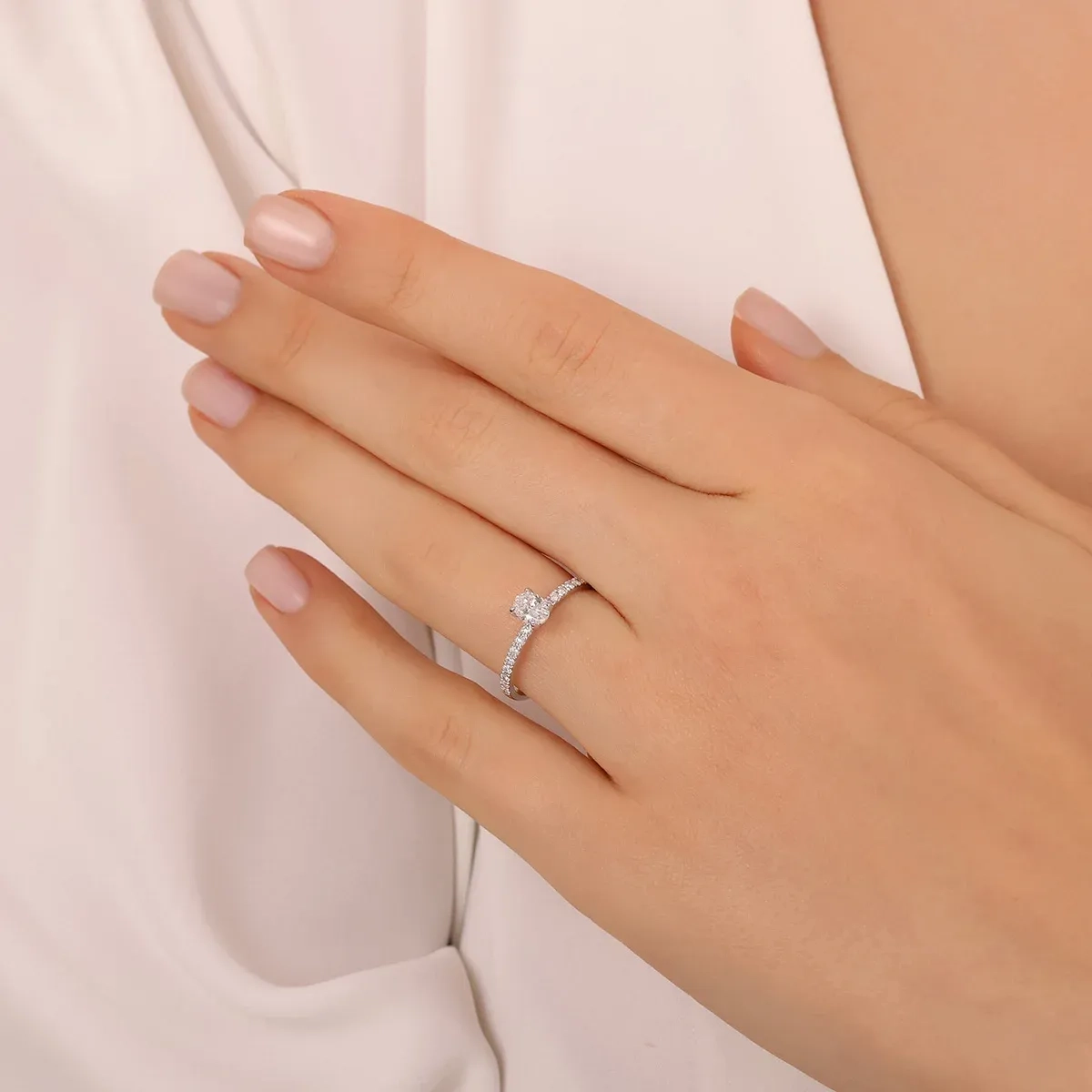 0,65 Karat Oval Tektaş Pırlanta Yüzük