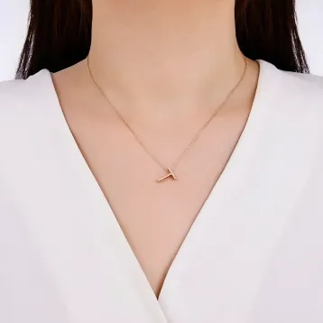 0,04 Karat Pırlanta T Harf Kolye