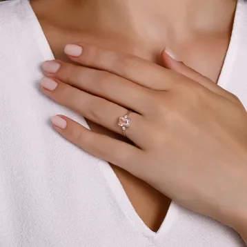 1,68 Karat Renkli Taşlı Yüzük